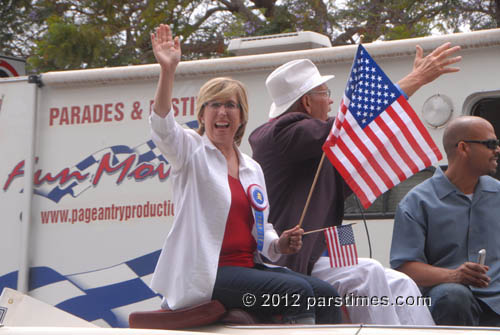 Los Angeles City Controller Wendy Greuel - Pacific Palisades (July 4, 2012) - By QH