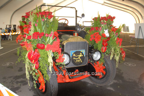 President's Family Car: Glacier Park Transport Co. Bus - Pasadena (December 31, 2009) - by QH