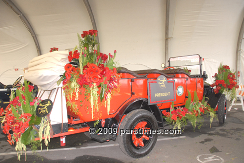 President's Family Car: Glacier Park Transport Co. Bus - Pasadena (December 31, 2009) - by QH