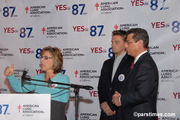 Senator Barbara Boxer, Leonardo DiCaprio and Eric Bauman, campaigning for proposition 87 (November 5, 2006) - by QH