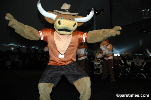 UT Mascot, Pasadena  - by QH