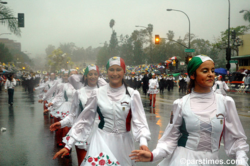 Banda de Musica de La Escuela Secundaria 22 (Sonora, Mexico) - Rose Parade, Pasadena (January 2, 2006) - by QH