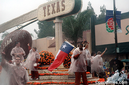 University of Texas Float - Rose Parade, Pasadena (January 2, 2006) - by QH