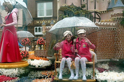 The Disney Float - Rose Parade, Pasadena (January 2, 2006) - by QH