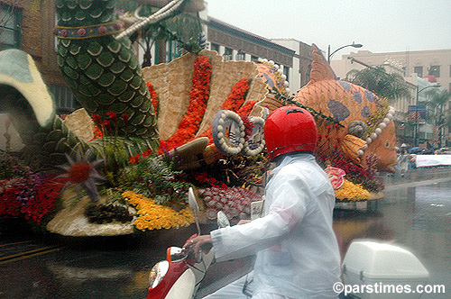 City of Long Beach's 'Pacific Fantasy' float   - Rose Parade, Pasadena (January 2, 2006) - by QH