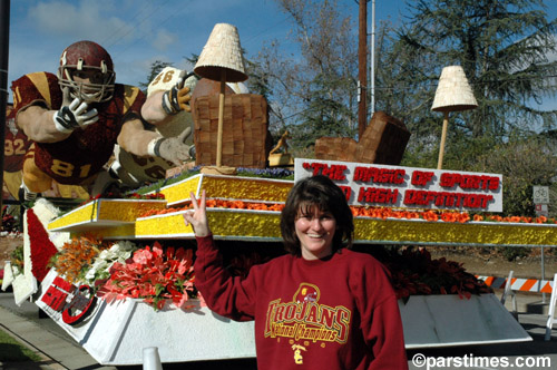 USC Fan & ESPN Float - Pasadena (January 3, 2006)  - by QH