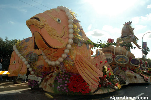 City of Long Beach's 'Pacific Fantasy' float  - Pasadena (January 3, 2006)  - by QH