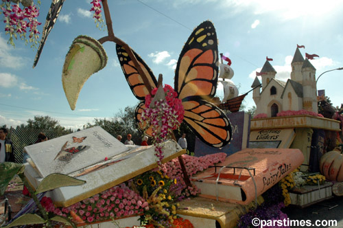 Sierra Madre Rose Float Association' Float 'Wonder of Reading' - Pasadena (January 3, 2006)  - by QH