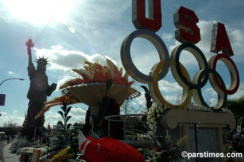 Home Depot's Float & Honda's Float - Pasadena (January 3, 2006) - by QH