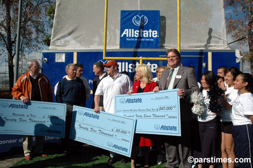 Check Presentation Ceremony - Pasadena (January 3, 2006)  - by QH