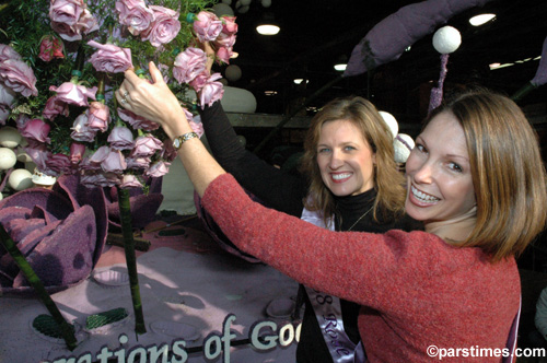 Rose Queen  Kristin McDonald (1987), Julie  King (1988) Pasadena (December 29, 2005) - by QH