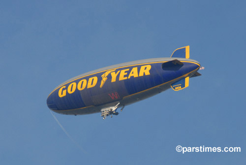 The Goodyear Blimb - Pasadena (January 1, 2007) - by QH