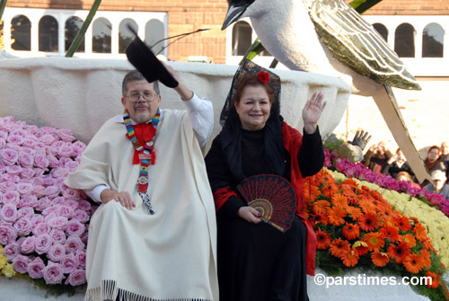 City of Los Angeles Float: Riders waving to the crowds - Pasadena (January 1, 2007) - by QH