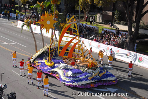 Sierra Madre Rose Float Association - Pasadena (January 1, 2010) - by QH