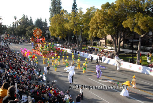 Jack's Samba Carnival Float' Rose Float - Pasadena (January 1, 2010) - by QH