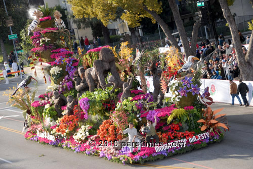 Mountaintop Majesty Float - Pasadena (January 1, 2010) - by QH