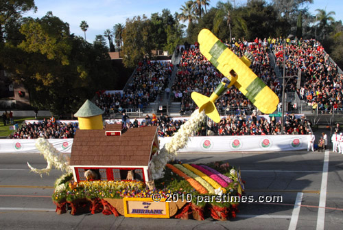 Barnyard Aces Float: City of Burbank - Pasadena (January 1, 2010) - by QH