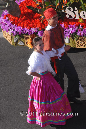 Sierra Madre Rose Float Association 'Sueos de California' (January 1, 2011) - by QH