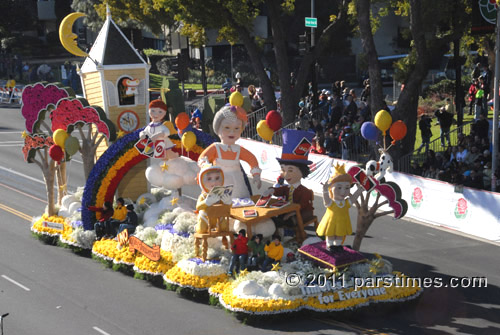 UNO Float 'Timeless Fun for Everyone'(January 1, 2011) - by QH