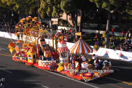 Discover Float 'A State Fair to Remember' - Pasadena (January 1, 2011) - by QH