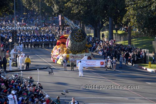 Cal Poly Float 'Galactic Expedition' - Pasadena (January 1, 2011) - by QH