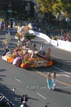 Odd Fellows & Rebekahs Float 'Underwater Fantasy' - Pasadena (January 1, 2011) - by QH