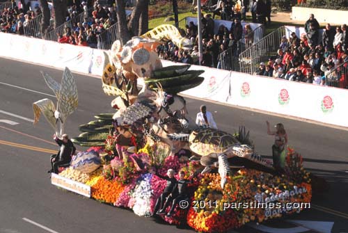 Odd Fellows & Rebekahs Float 'Underwater Fantasy' - Pasadena (January 1, 2011) - by QH