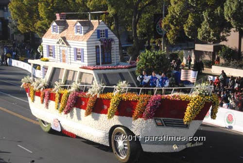 Farmers Insurance Float 'Dream Machine' - Pasadena (January 1, 2011) - by QH