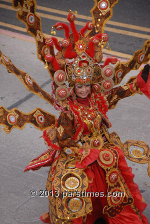 Bands of El Salvador dancer - Pasadena (January 1, 2013) - by QH