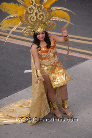 Bands of El Salvador dancer - Pasadena (January 1, 2013) - by QH