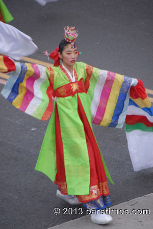 PAVA World Korean Traditional Marching Band - Pasadena (January 1, 2013) - by QH