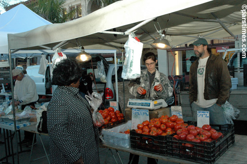 Santa Barbara Farmers Market (February 28, 2006) - by QH