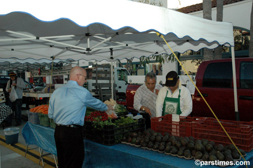 Santa Barbara Farmers Market (February 28, 2006) - by QH