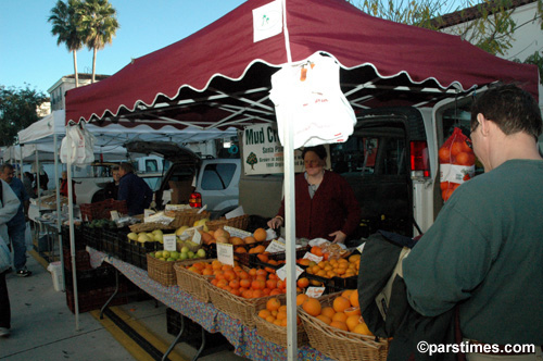 Santa Barbara Farmers Market (February 28, 2006) - by QH