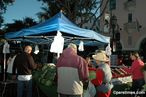 Santa Barbara Farmers Market (February 28, 2006) - by QH