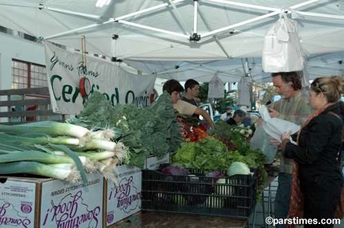 Santa Barbara Farmers Market (February 28, 2006) - by QH