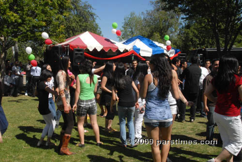 Iranian Teenagers Dancing (April 5, 2009) - by QH