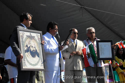 Award Ceremony with organizer Roberto Soltani - Balboa Park, Van Nuys (April 5, 2009) - by QH