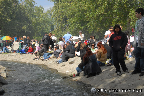 People relazing - Van Nuys (March 30, 2008) - by QH