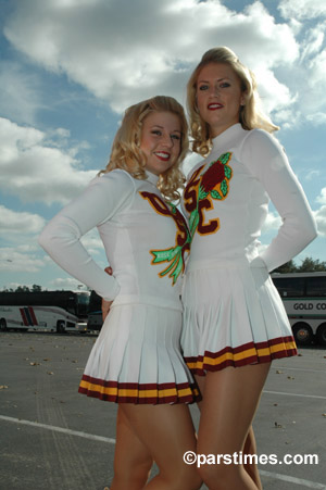 USC Cheerleaders, Pasadena  - by QH