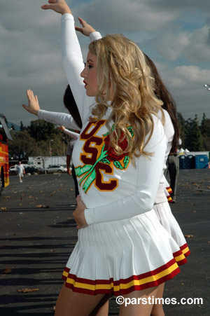 USC Cheerleaders, Pasadena  - by QH