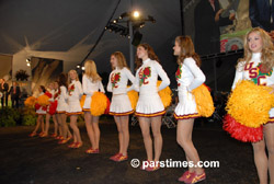 USC Cheerleaders & Band, Pasadena  - by QH