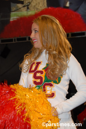 USC Cheerleaders, Pasadena  - by QH