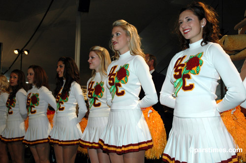 USC Cheerleaders, Pasadena  - by QH