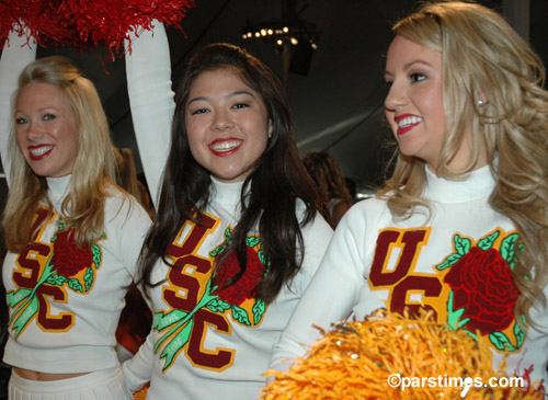 USC Cheerleaders, Pasadena  - by QH