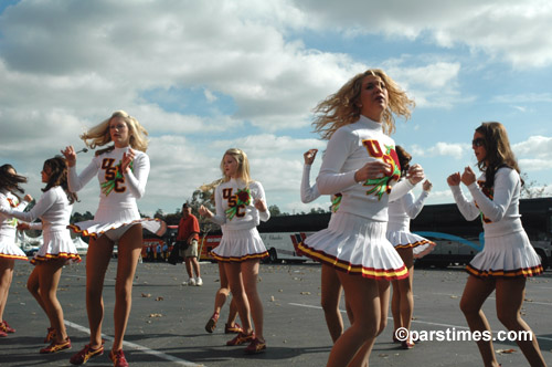 USC Cheerleaders, Pasadena  - by QH