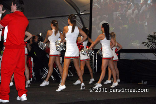 University of Wisconsin Cheerleaders - Pasadena (December 31, 2010) - by QH