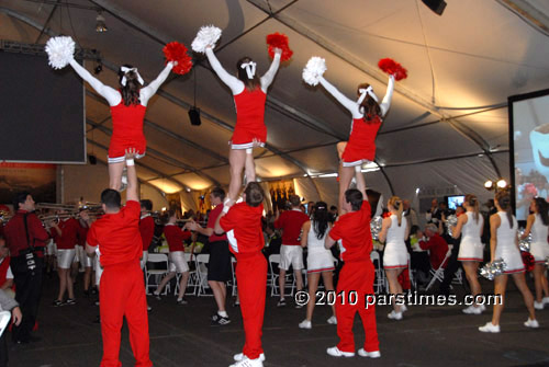 University of Wisconsin Cheerleaders - Pasadena (December 31, 2010) - by QH