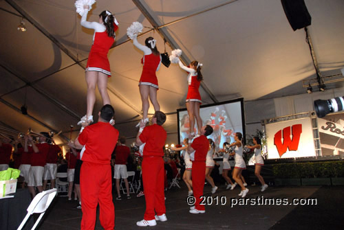 University of Wisconsin Cheerleaders - Pasadena (December 31, 2010) - by QH