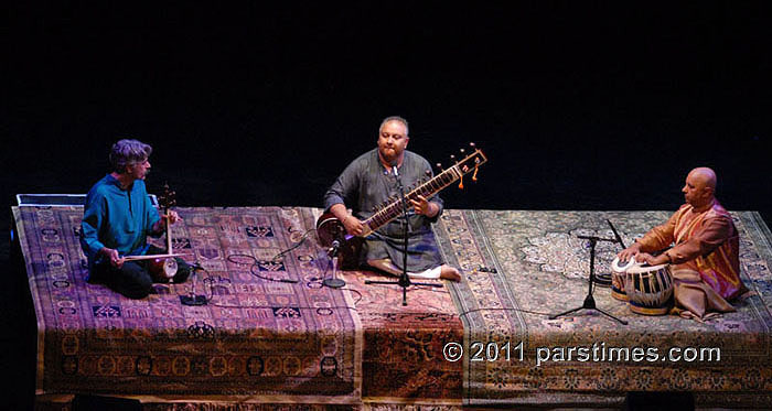 Kayhan Kalhor (kamancheh), Shujaat Hussain Khan (sitar & vocals), Samir Chatterjee (tabla) - by QH